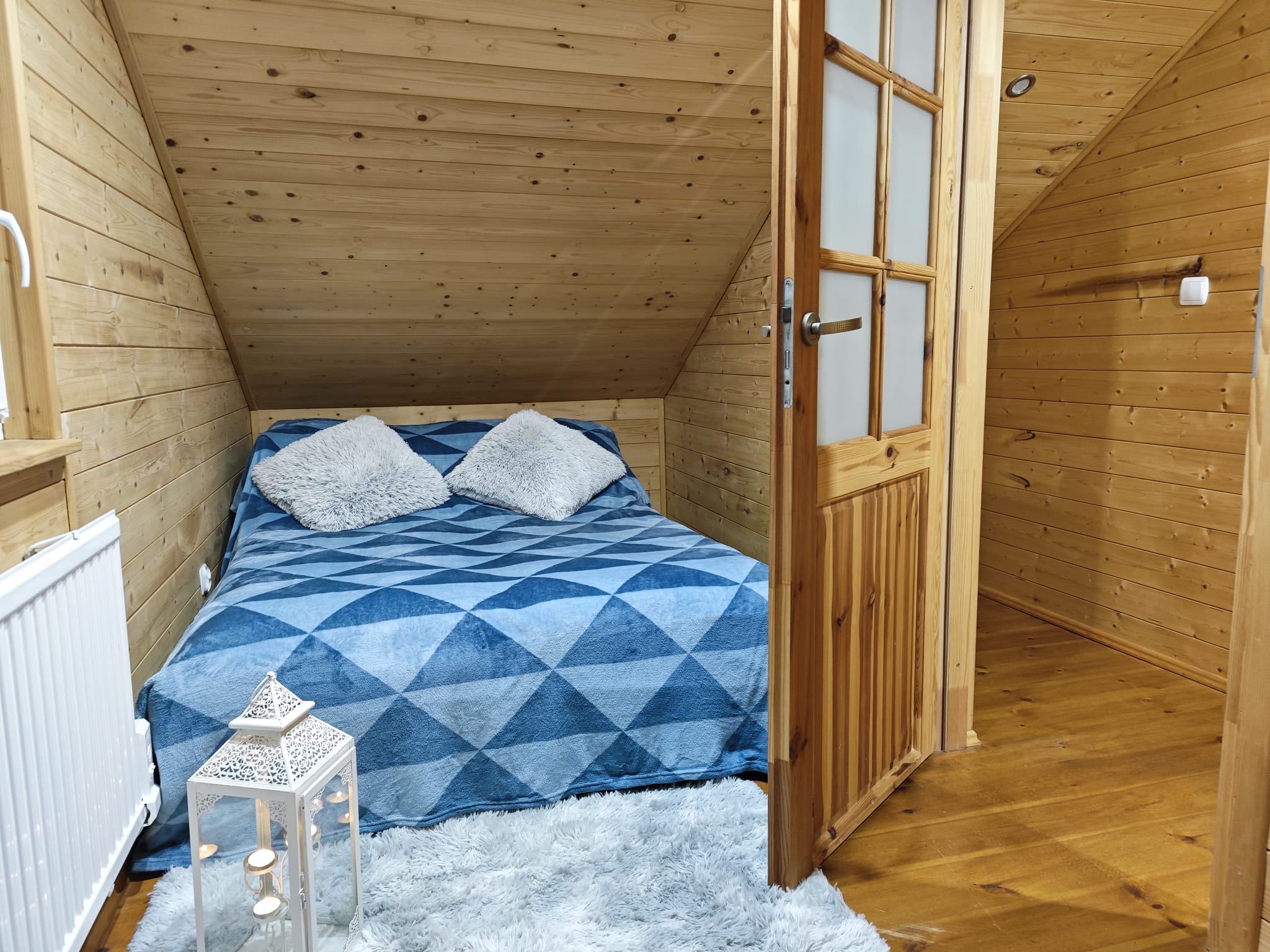 Łóżko 2 osobowe w domku 6 osobowym nad jeziorem semlińskim