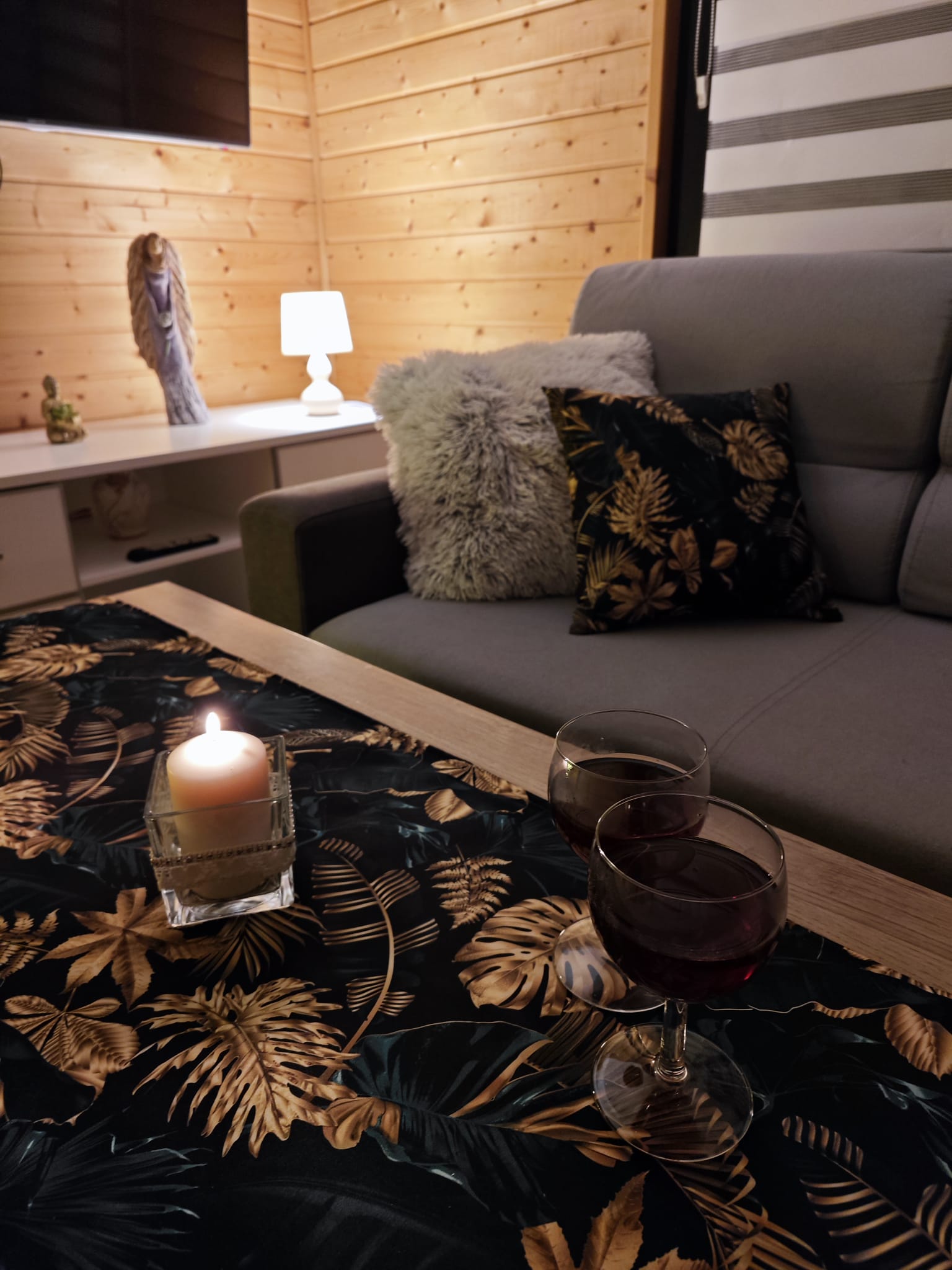 Romantyczny wieczór nad jeziorem semlińskim w domku 6-osobowym