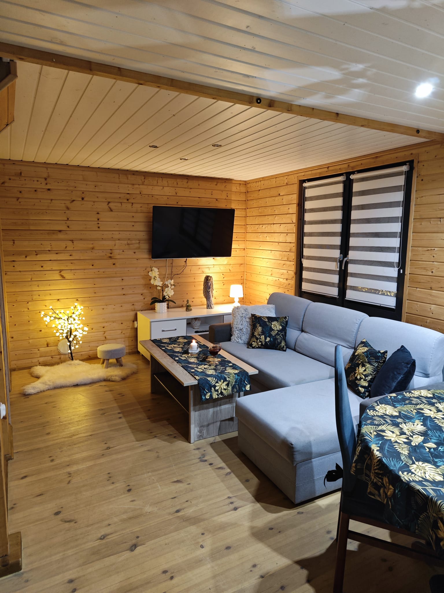 Wieczorny klimat w domku 6 osobowym nad jeziorem semlińskim