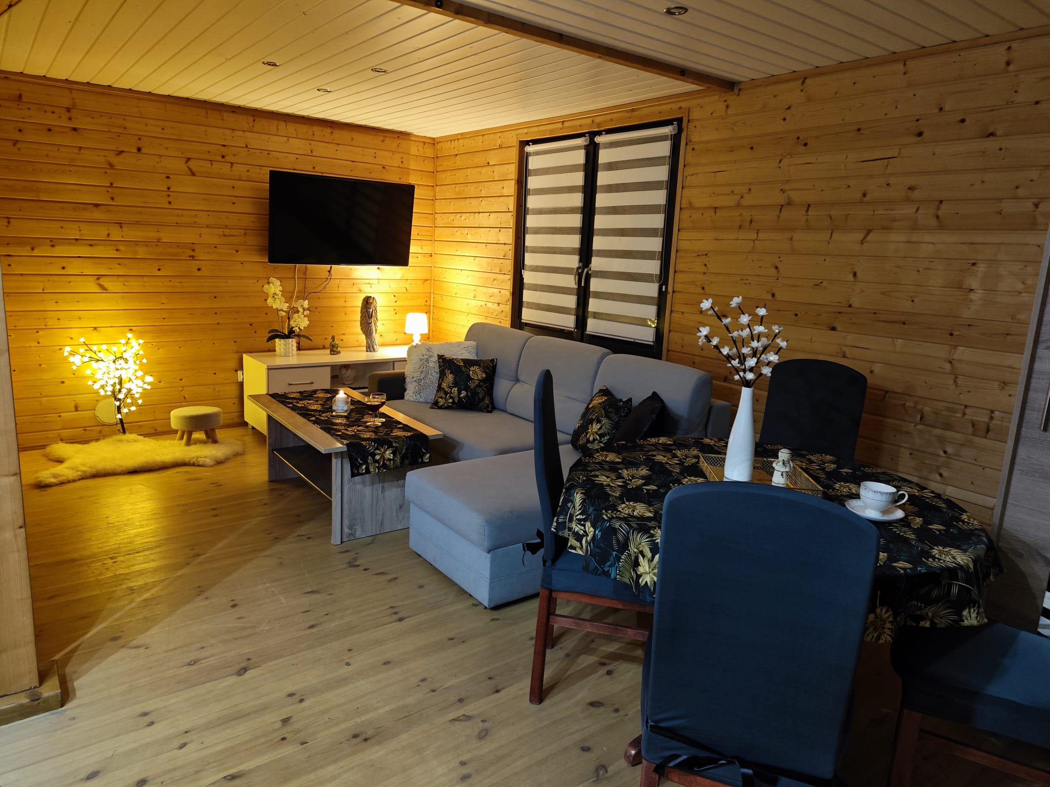 Wieczorny klimat w domku 6 osobowym nad jeziorem semlińskim