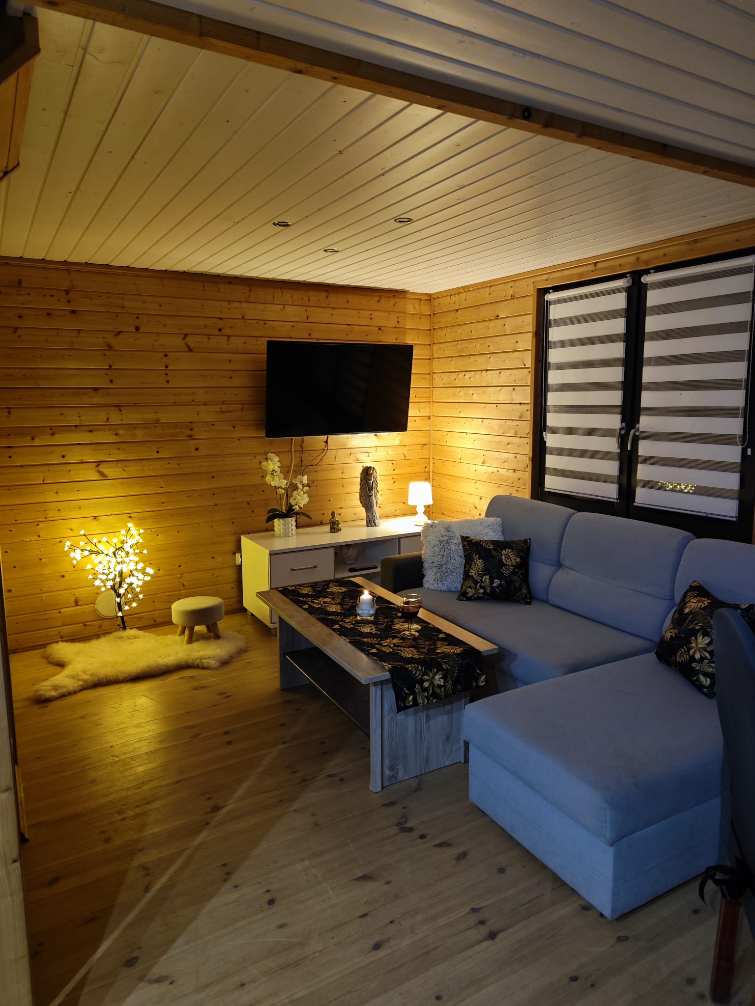 Wieczorny klimat w domku 6 osobowym nad jeziorem semlińskim