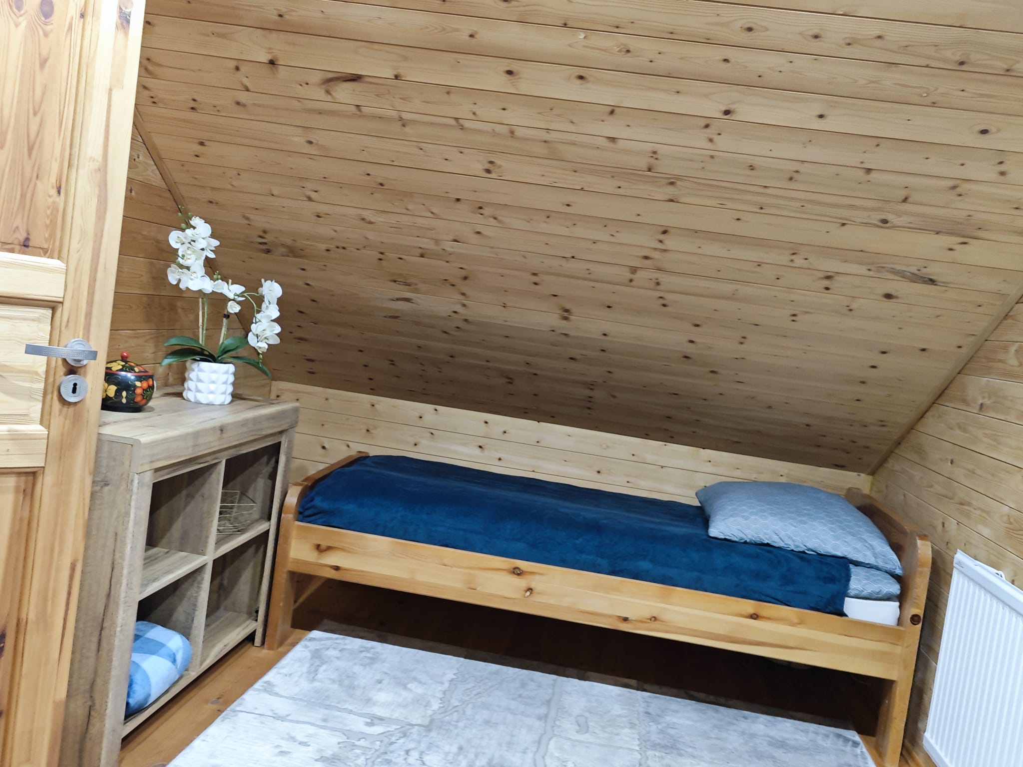 Łóżko 1 osobowe w domku 6 osobowym nad jeziorem semlińskim