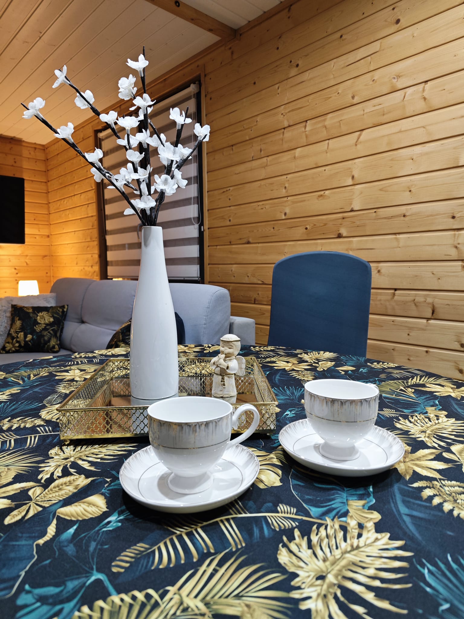 Stolik w domku 6 osobowym nad jeziorem semlińskim